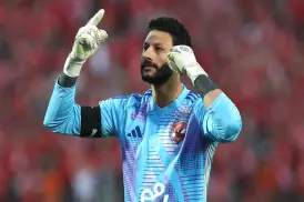 أحمد شوبير يكشف حقيقة الهجوم على محمد الشناوي داخل الأهلي