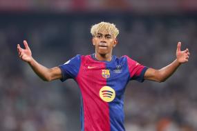 لامين يامال يحصد جائزة جديدة مع برشلونة
